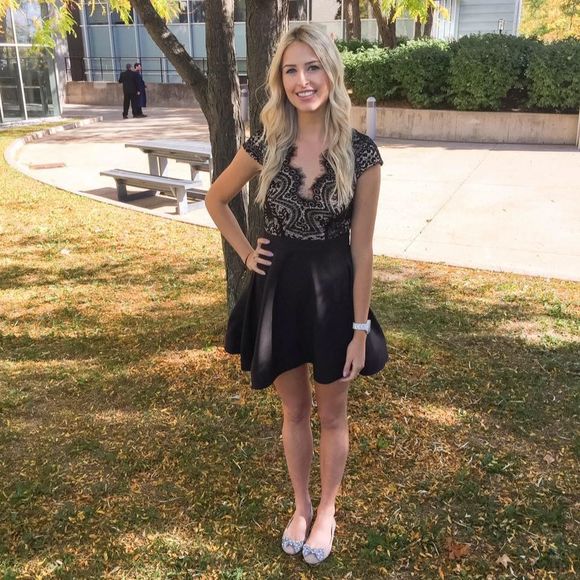 Meet your Posher, Alison - Picture 1 of 1